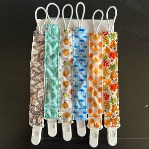 6 brand new pacifier clips